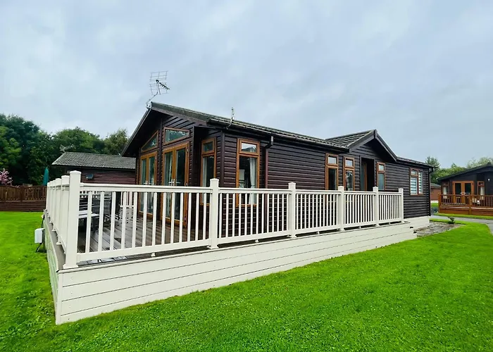 Crystal Lodge With Hot Tub